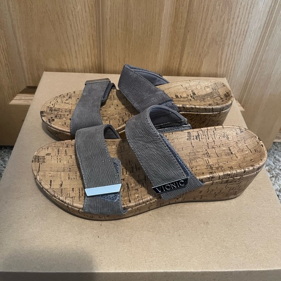 Vionic Pepper Ruched Wedge Sandals - Picture 2 of 15